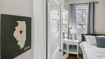 3 bedrooms, desk, iron/ironing board, travel cot