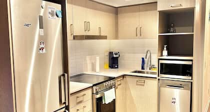 Lovely 1Br Condo in the heart of downtown Toronto