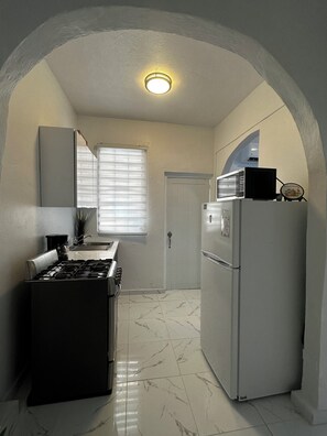 Fridge, microwave, oven, coffee/tea maker