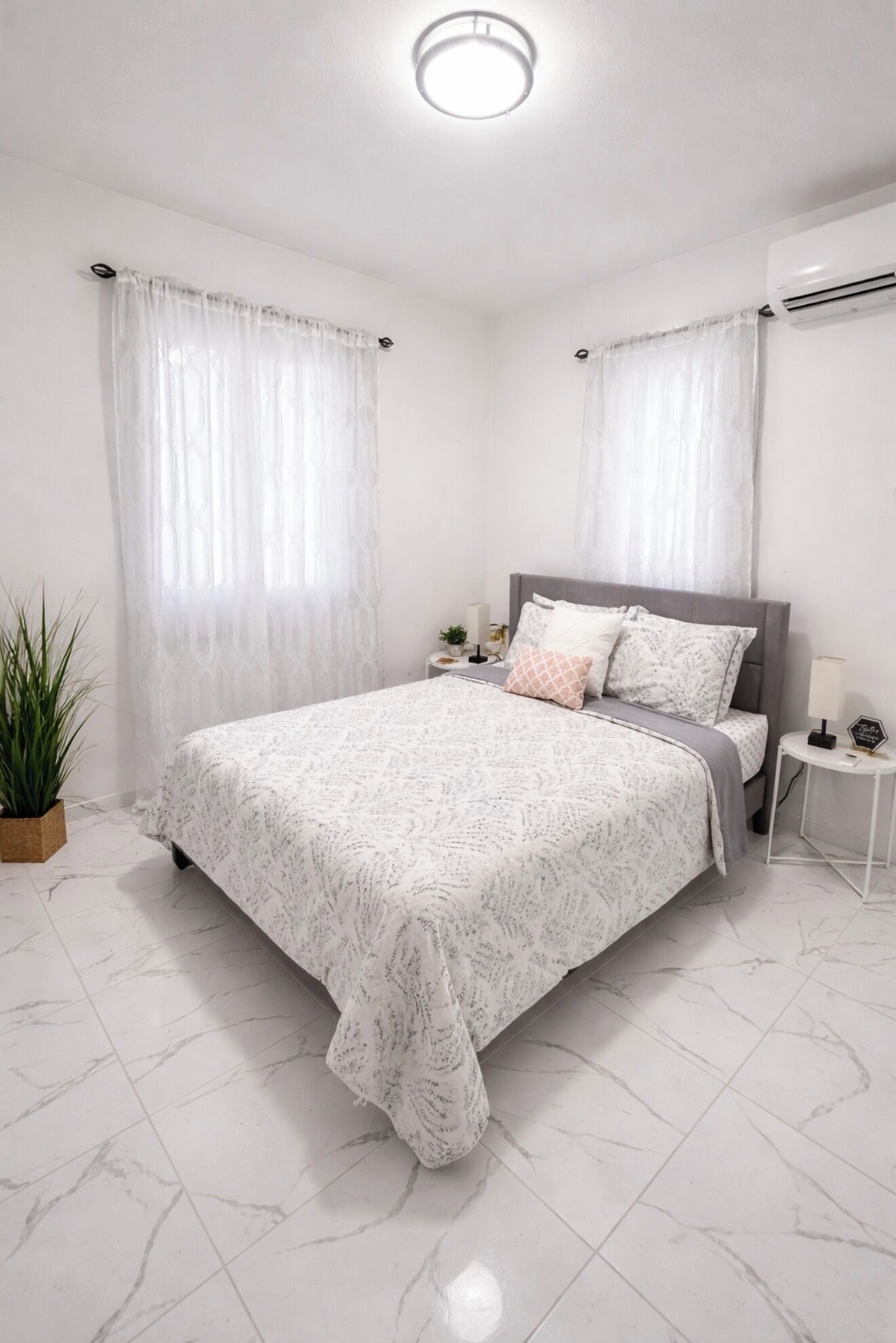 2 slaapkamers, een strijkplank/strijkijzer, wifi, beddengoed