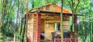 Småhus – deluxe, balkong, utsikt mot høyde | 1 soverom og skrivebord for bærbar PC