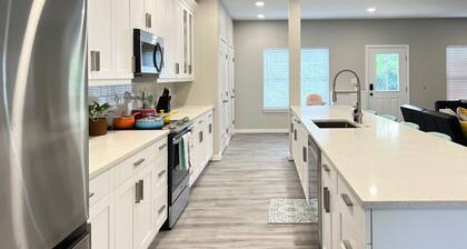 8 Miles to Busch Gardens/Spacious Family Getaway/ 7Bedroom/3 masters /5 Bath