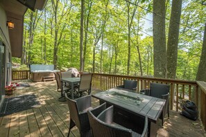Outdoor dining - Peaceful Forest Escape w/ Lake Access (Swanton)