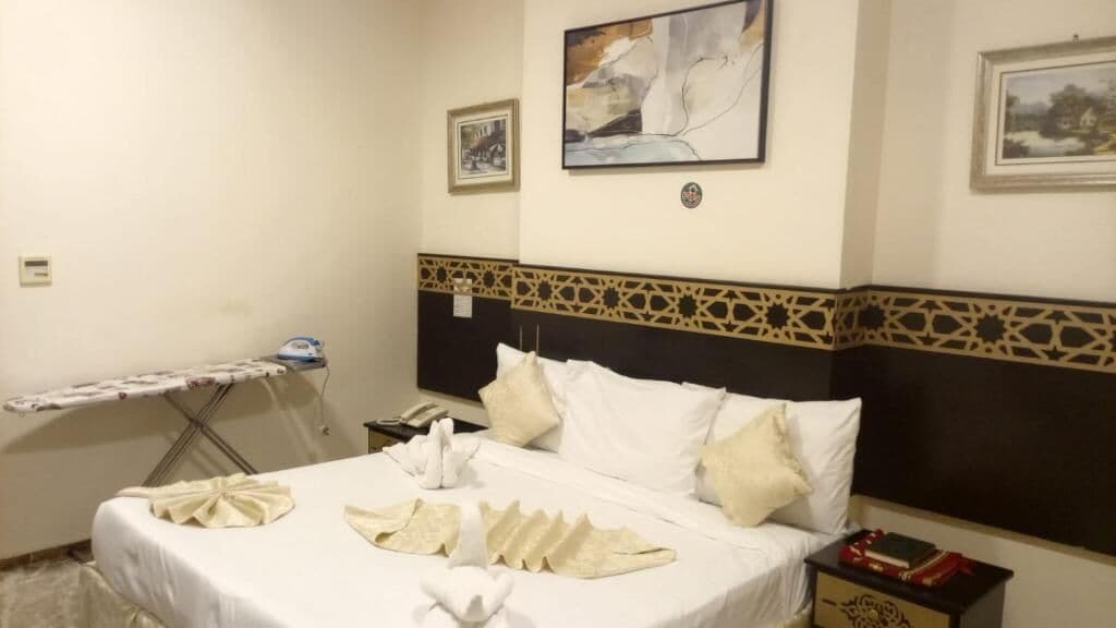 Luxury Room | Iron/ironing board, free WiFi