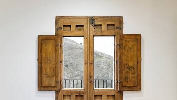 Loft, vista a la montaña | 1 habitación, escritorio, tabla de planchar con plancha y wifi gratis