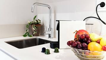 Loft, Mountain View | Private kitchen | Fridge, microwave, cookware/dishes/utensils