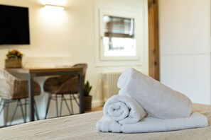 Loft, Mountain View | 1 bedroom, desk, iron/ironing board, free WiFi - La Casa del Orfebre (Cuenca)