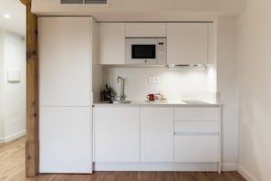 Loft, vistas a la montaña | Cocina privada | Frigorífico, microondas y utensilios de cocina