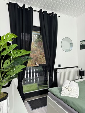 3 Schlafzimmer, Schreibtisch, Bügeleisen/Bügelbrett, Reisekinderbett