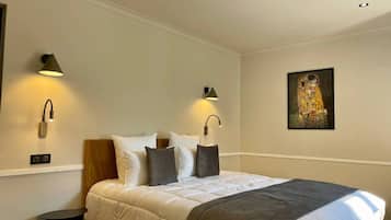 2 bedrooms, iron/ironing board, internet, bed sheets