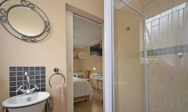 1 bedroom, in-room safe, desk, iron/ironing board