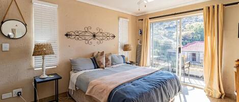 1 slaapkamer, een strijkplank/strijkijzer, wifi, beddengoed