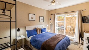 1 slaapkamer, een strijkplank/strijkijzer, wifi, beddengoed