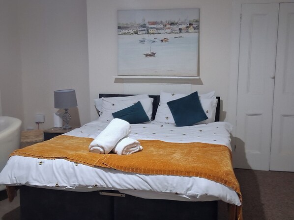 4 chambres, fer et planche à repasser, Wi-Fi gratuit, draps fournis