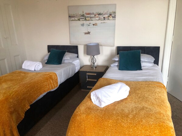 4 Schlafzimmer, Bügeleisen/Bügelbrett, kostenloses WLAN, Bettwäsche