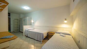 3 bedrooms, cots/infant beds