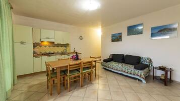 Full-sized fridge, stovetop, cookware/dishes/utensils