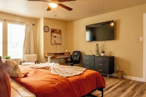3 chambres, fer et planche à repasser, Wi-Fi, draps fournis