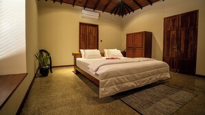 Luxury Double Room, Balcony, Lagoon View - Omkara Rekawa (Netolpitiya)