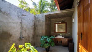 Luxury Double Room, Balcony, Lagoon View | Bathroom - Omkara Rekawa (Netolpitiya)