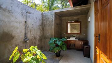 Luxury Double Room, Balcony, Lagoon View | Bathroom | Shower, free toiletries, hair dryer (on request), towels