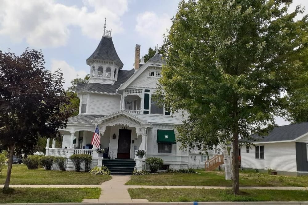 Maon House Bed and Breakfast - Spring Green, WI