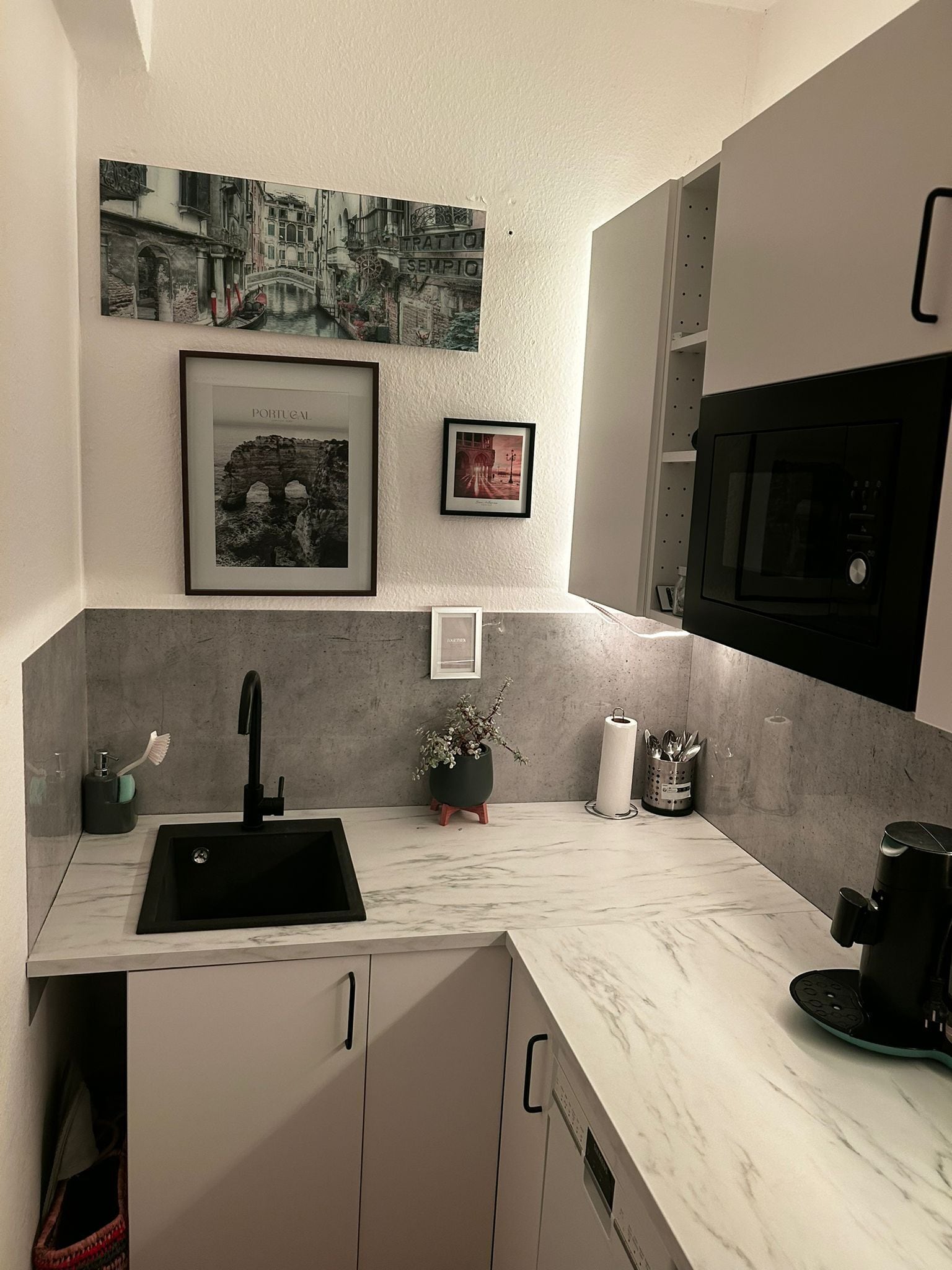 Geladeira, micro-ondas, cooktop, lava-louças