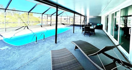 Cozy 3-bed 2 bath in lovely Port Charlotte with heated pool and optional boat.