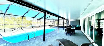 Cozy 3-bed 2 bath in lovely Port Charlotte with heated pool and optional boat.