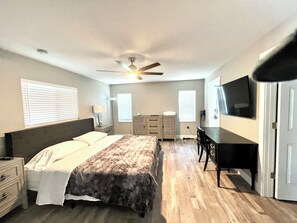 3 habitaciones, escritorio, tabla de planchar con plancha y wifi gratis