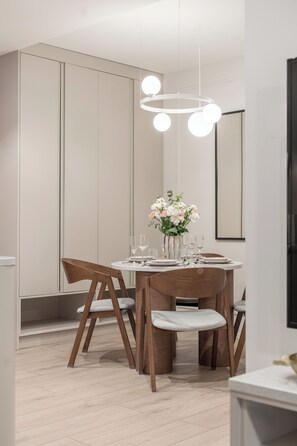 Superior Apartment, City View | Dining room