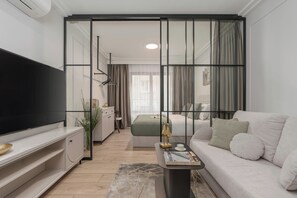 Superior Apartment, City View | Living room