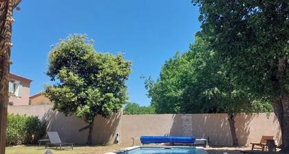 House with swimming pool for seasonal rental-Lubéron/ Saint- Saturnin- Lès- Apt