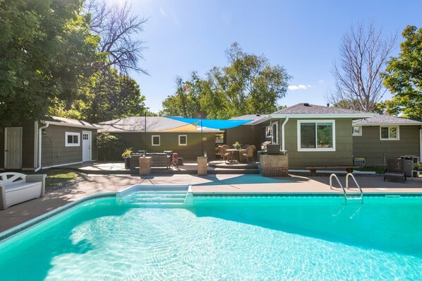 Piscine extérieure, piscine chauffée