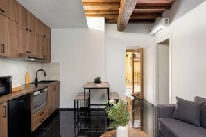 Design-Apartment, 1 Schlafzimmer | Wohnbereich | Fernseher