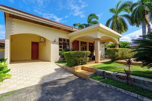 Free self parking - Amariah Apartments Mbezi Beach (Dar es Salaam)