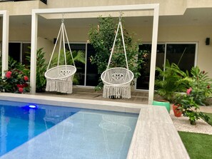 Superior-huoneisto, kylpyhuone makuuhuoneen yhteydessä, näköala uima-altaalle (Luxe) | Ulkopuoli