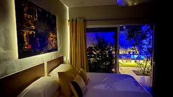 Double Room, Ensuite, Pool View (Premium) | 1 bedroom, in-room safe, free WiFi