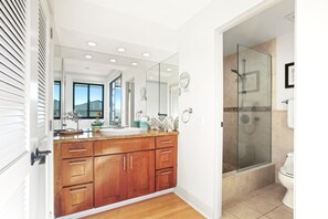 Suihku, hiustenkuivaaja, pyyhkeet