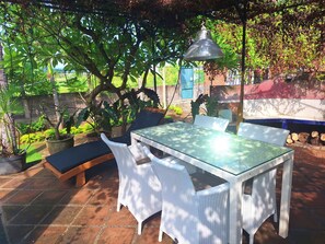 Outdoor dining -  Mimosa, Luxury Private Villa (Buleleng)