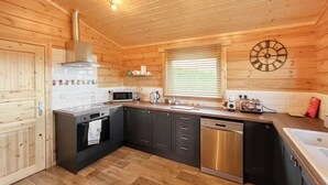 Dishwasher, highchair - 3 bedroom accommodation in Falkirk (Falkirk)