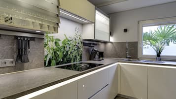 Fridge, microwave, oven, stovetop