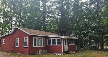 Charming 3-bedroom cabin in Casco with Sebago Lake access and a dock.