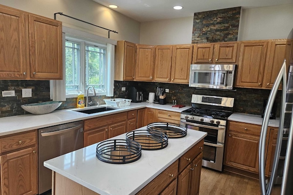 Refrigerador, microondas, horno y parrilla de estufa