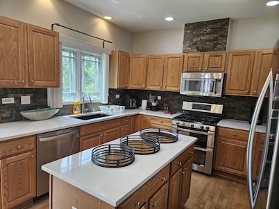 Big 5BR, 3.5BA Game Rm Prime Safe Location mins to Down Town Chicago