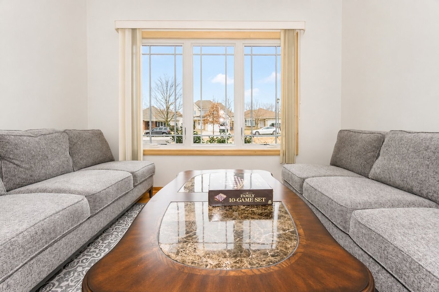 Big 5br, 3.5ba Game Rm Prime Safe Location Mins To Down Town Chicago - Oak Brook, IL
