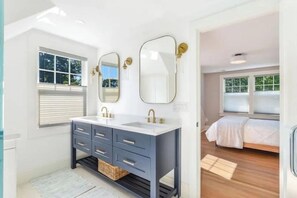 4 Schlafzimmer, Bügeleisen/Bügelbrett, Bettwäsche