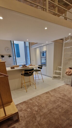 Dining - Cozy apartment in charming Roma with AC, WiFi (Roma)