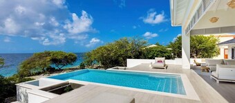 Stylish & Modern Oceanfront villa with Private Beach & Pool in Coral Estate
