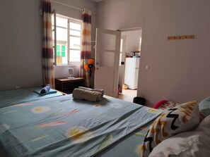 5 bedrooms, iron/ironing board, free WiFi, bed sheets